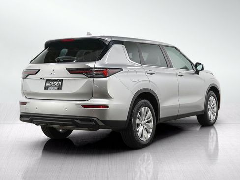 Used 2025 Mitsubishi Outlander ES AWD/4WD image 5