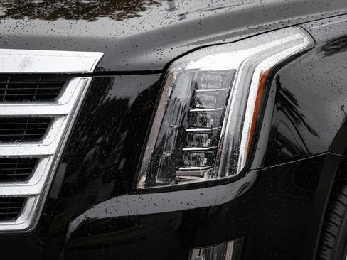 Used 2020 Cadillac Escalade ESV Premium Luxury image 10