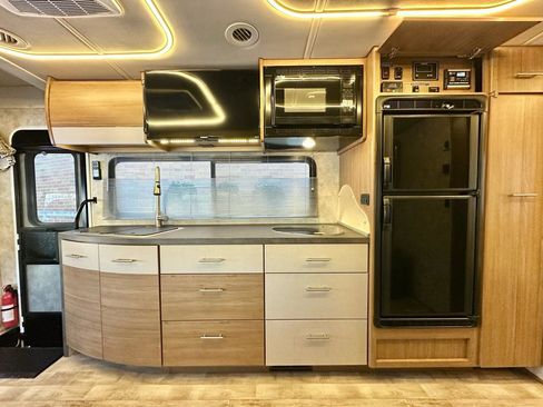 Used 2017 Mercedes-Benz Sprinter 3500 image 12