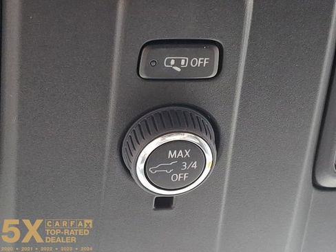 Used 2025 Chevrolet Tahoe Z71 AWD/4WD image 32