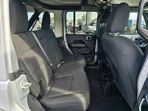 Used 2023 Jeep Wrangler Sahara w/ Cold Weather Group image 14