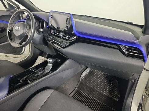 Used 2020 Toyota C-HR XLE FWD image 33