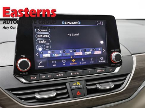 Used 2025 Nissan Altima 2.5 SV FWD image 18