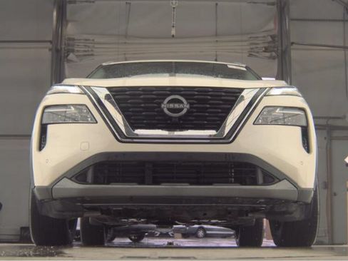 Used 2023 Nissan Rogue SL w/ SL Premium Package AWD/4WD image 3