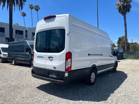 Used 2022 Ford E-Transit 148 High Roof Extended image 7
