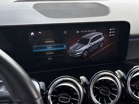 Used 2022 Mercedes-Benz GLB 250 image 9