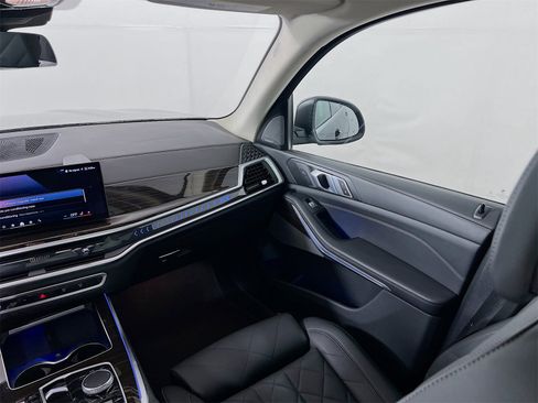 Used 2024 BMW X7 xDrive40i image 26