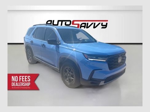 Used 2025 Honda Pilot TrailSport image 1