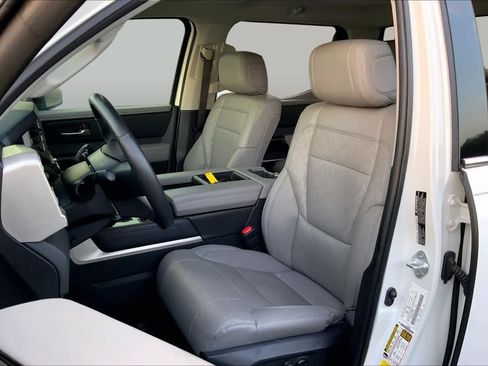 Used 2023 Toyota Tundra Limited AWD/4WD image 8