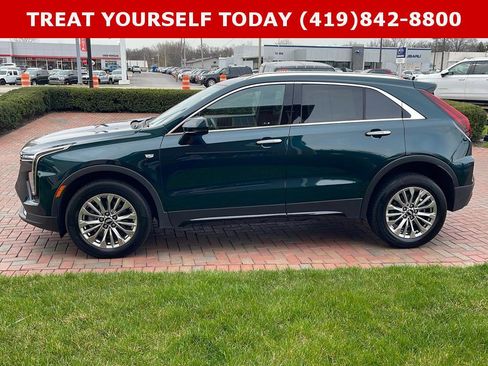 Used 2024 Cadillac XT4 Premium Luxury image 11