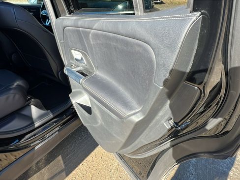 Used 2023 Mercedes-Benz GLB 250 GLB 250 w/ Premium Package image 21