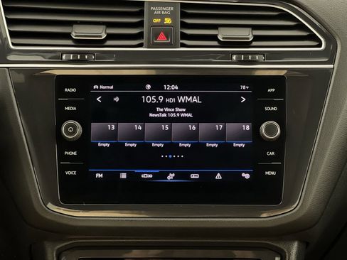 Used 2022 Volkswagen Tiguan SE image 18