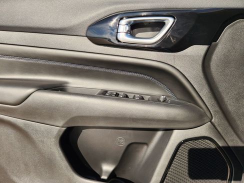 New 2026 Jeep Compass Latitude image 18