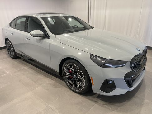 New 2027 BMW i5 xDrive40 w/ M Sport Package AWD/4WD image 3