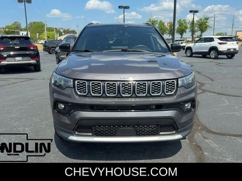 Used 2024 Jeep Compass Limited AWD/4WD image 2
