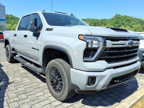 Used 2024 Chevrolet Silverado 2500 LT w/ Z71 Sport Edition AWD/4WD image 5