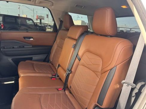 Used 2023 Nissan Pathfinder Platinum w/ Cargo Package image 15