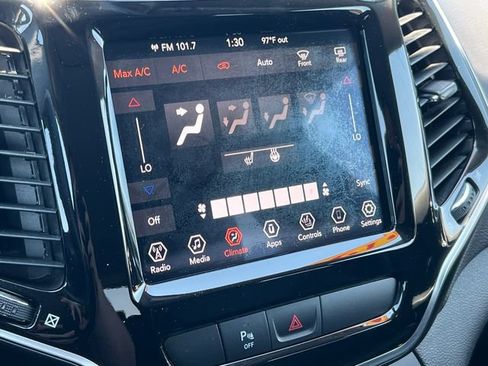 Used 2019 Jeep Cherokee Limited AWD/4WD image 24