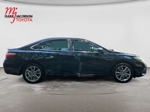Used 2017 Toyota Camry SE FWD image 6