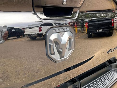 Used 2019 RAM 1500 Laramie AWD/4WD image 31