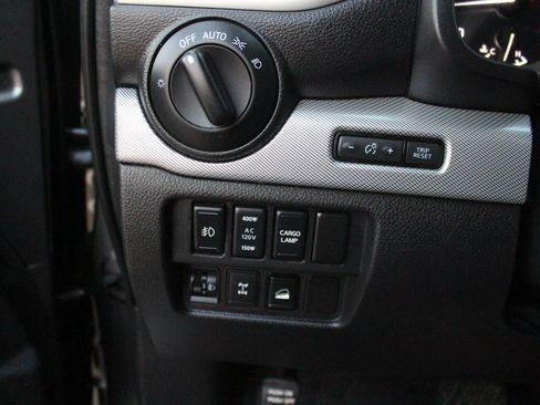 Used 2018 Nissan Titan PRO-4X w/ Pro-4x Convenience Package AWD/4WD image 24