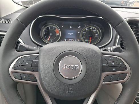 Used 2022 Jeep Cherokee Latitude Lux w/ Sun & Sound Group AWD/4WD image 19
