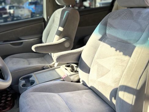 Used 2009 Toyota Sienna CE image 17