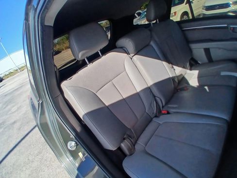 Used 2010 Hyundai Santa Fe SE image 9