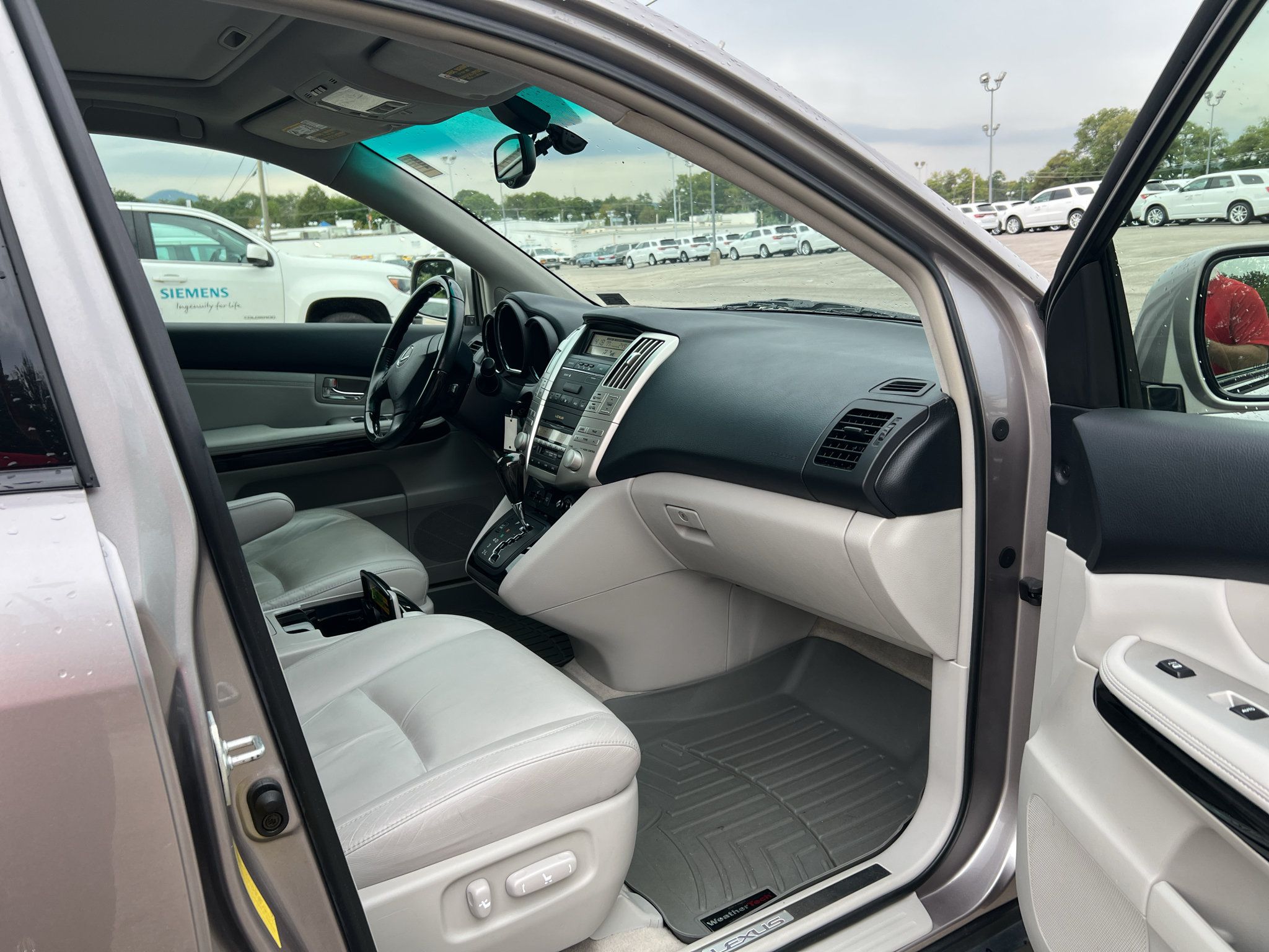 Used 2005 Lexus RX 330 FWD image 9