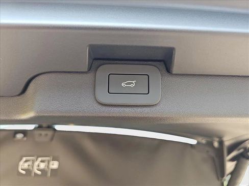 New 2024 Land Rover Discovery Metropolitan Edition image 8