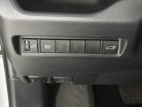 Used 2022 Toyota RAV4 XLE w/ Convenience Package FWD image 14
