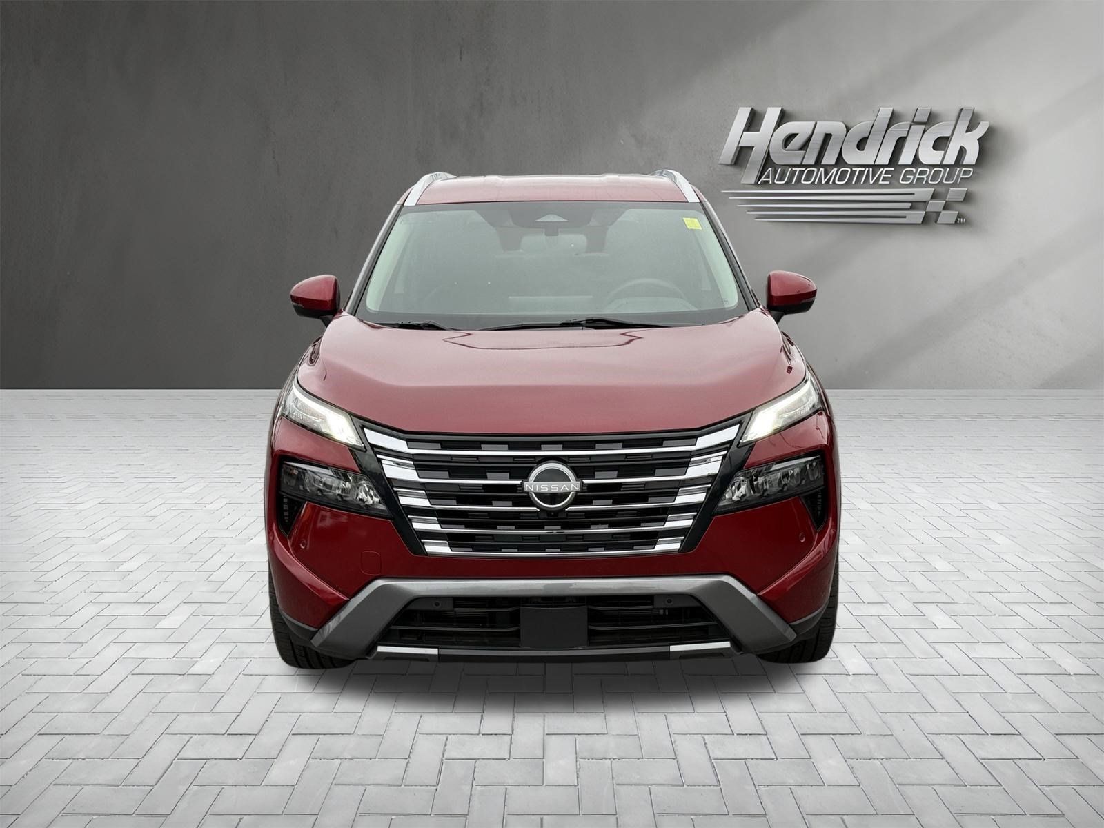 Used 2024 Nissan Rogue SL FWD image 3
