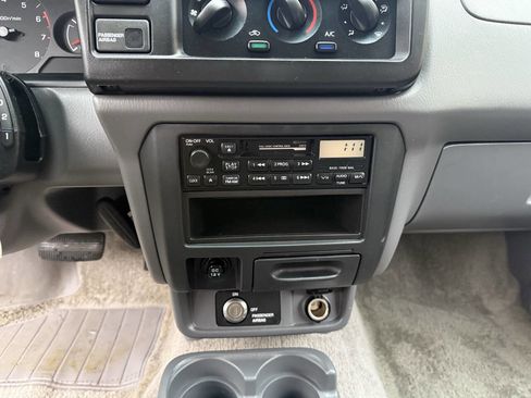 Used 2000 Nissan Frontier XE image 23
