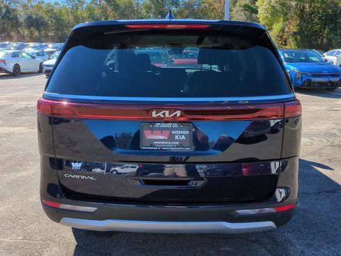 Certified 2024 Kia Carnival LX image 6