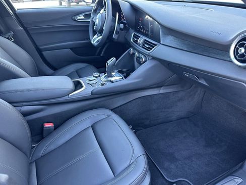 Used 2024 Alfa Romeo Giulia Sprint image 33