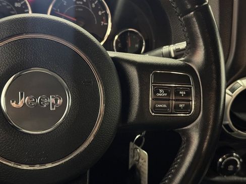 Used 2018 Jeep Wrangler Unlimited Sahara image 19