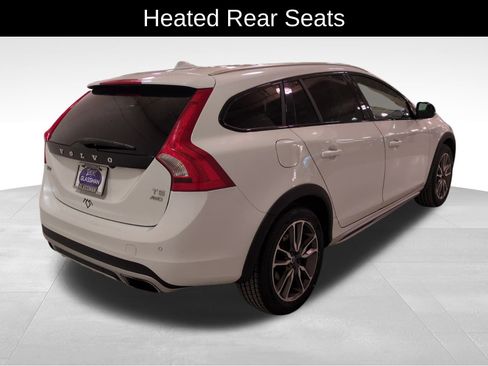 Used 2017 Volvo V60 T5 Cross Country Platinum w/ Climate Package image 4