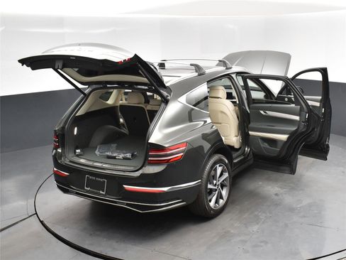 Used 2025 Genesis GV80 2.5T Select image 17