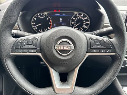 Used 2025 Nissan Altima 2.5 SV FWD image 11