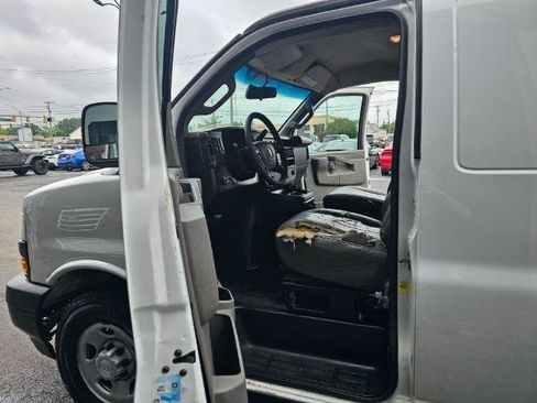 Used 2018 Chevrolet Express 2500 w/ Driver Convenience Package RWD image 20