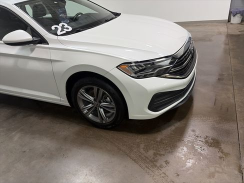 Certified 2023 Volkswagen Jetta SE FWD image 32