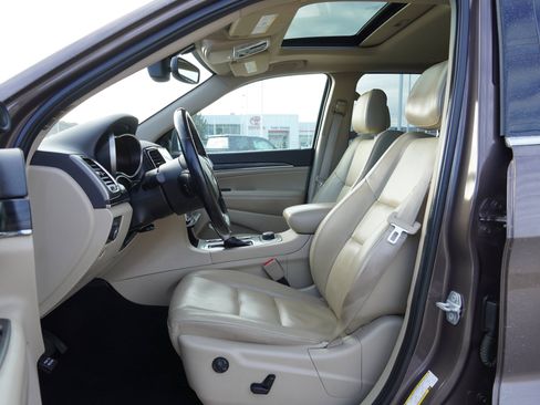 Used 2020 Jeep Grand Cherokee Limited image 18