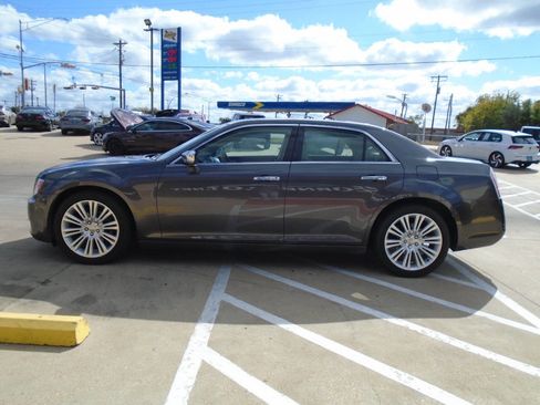 Used 2014 Chrysler 300 C w/ Beats Audio Group image 4