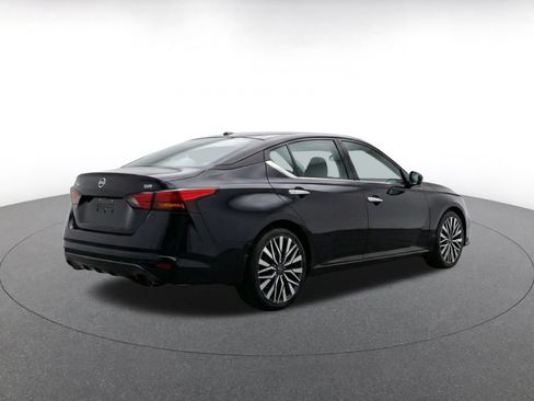 Used 2025 Nissan Altima 2.5 SV FWD image 9