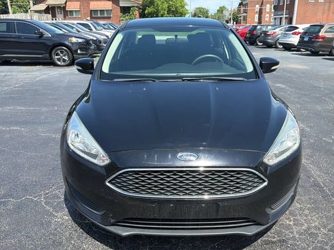Used 2017 Ford Focus SE FWD image 2