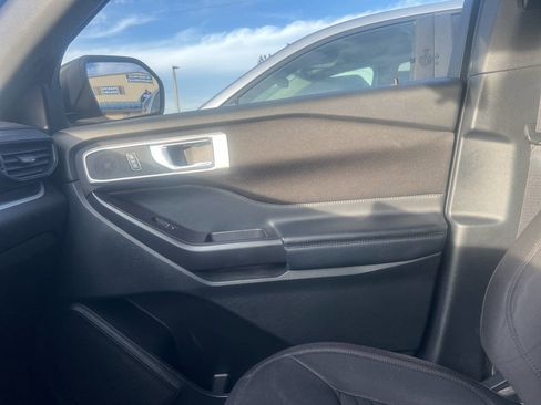Used 2020 Ford Explorer XLT image 23