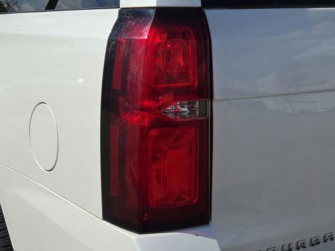 Used 2019 Chevrolet Suburban Premier w/ Premier Plus Edition AWD/4WD image 8