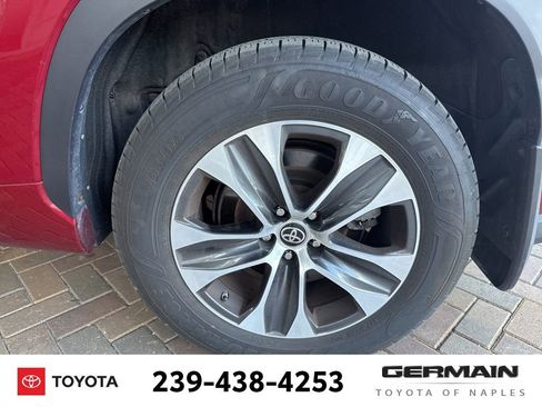 Used 2021 Toyota Highlander XLE image 13