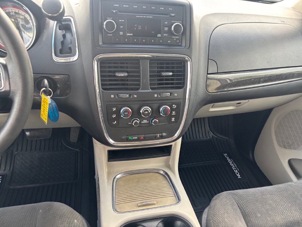 Used 2016 Dodge Grand Caravan SXT FWD image 11