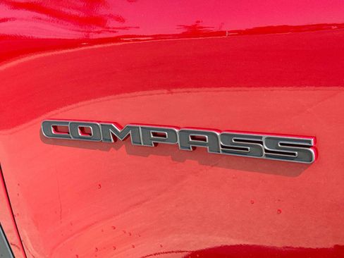 Used 2018 Jeep Compass Trailhawk w/ Cold Weather Group AWD/4WD image 12